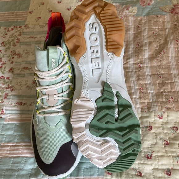 Sorel Woman’s Kinetic Breakthru Venture Mid-Boot Waterproof-Mint-Size 8 - Picture 6 of 13